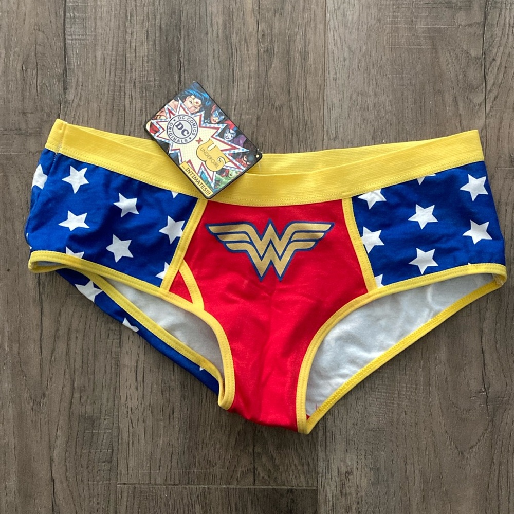 Undergirl Intimate Wonderwoman size small